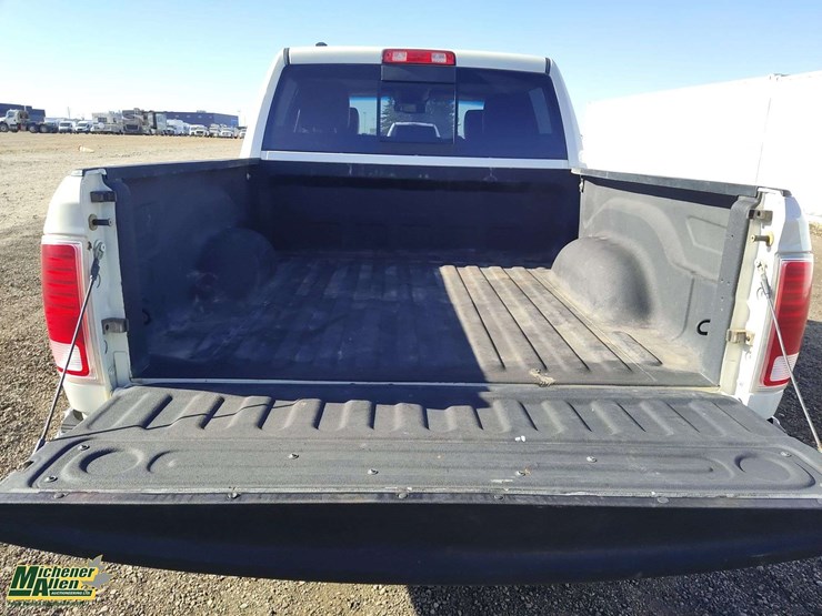 2017-ram-1500-laramie-image-24