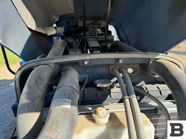 2010-new-holland-t5060-image-47