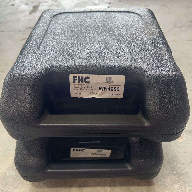 (2) 9” and 8” vacuum lifter