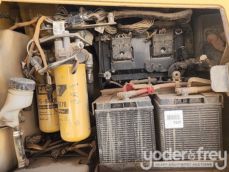 2011-caterpillar-d6k-lgp-image-12