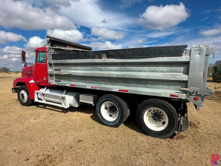 1992-freightliner-fld120-image-4