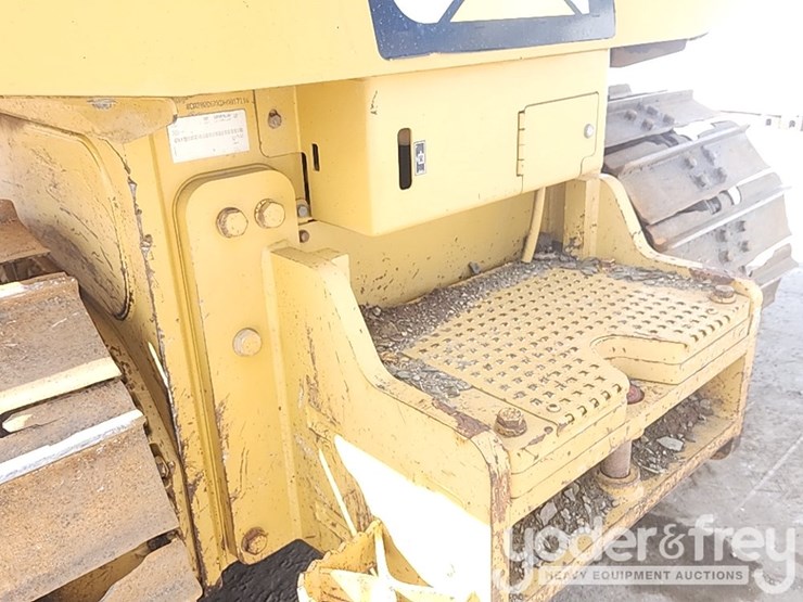2011-caterpillar-d6k-lgp-image-13