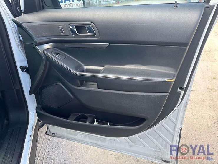 2016-ford-explorer-image-25