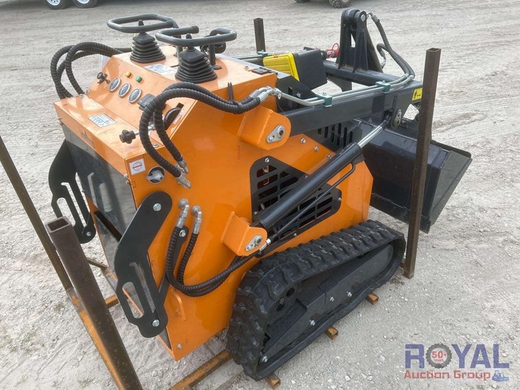 2025-landhero-ldh-ht380-ride-on-mini-track-loader-skid-steer-image-3