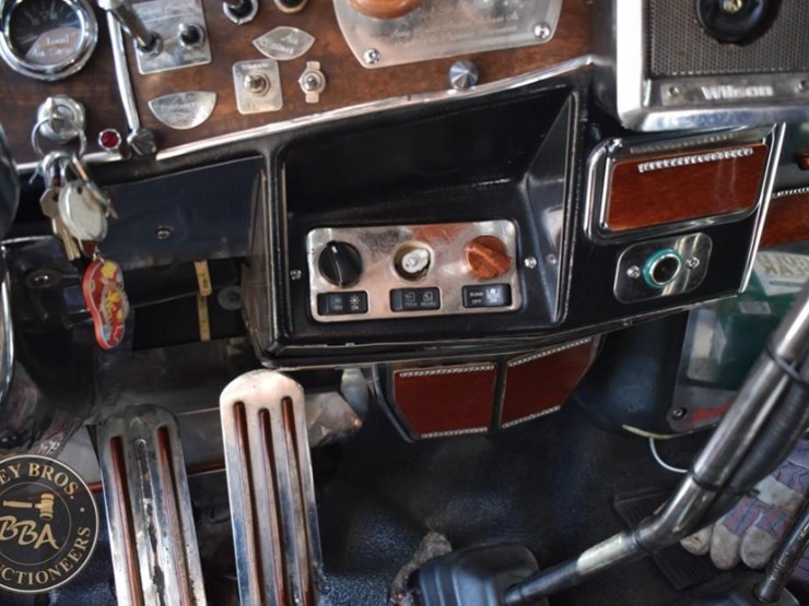 1990-peterbilt-379-image-73
