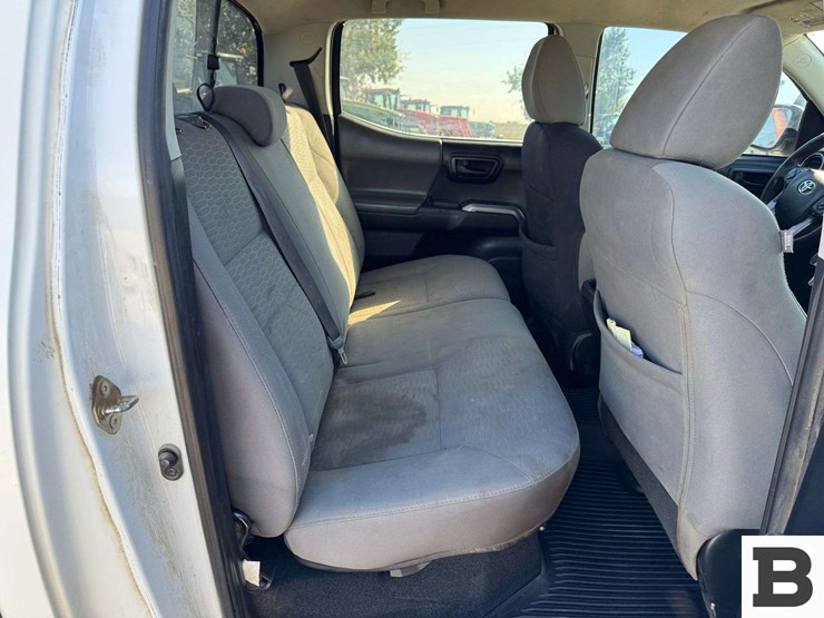 2017-toyota-tacoma-image-25