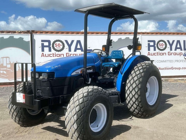 new-holland-tn65-57hp-utility-tractor-image-1