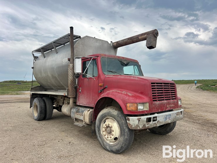 1990-international-4700-image-3