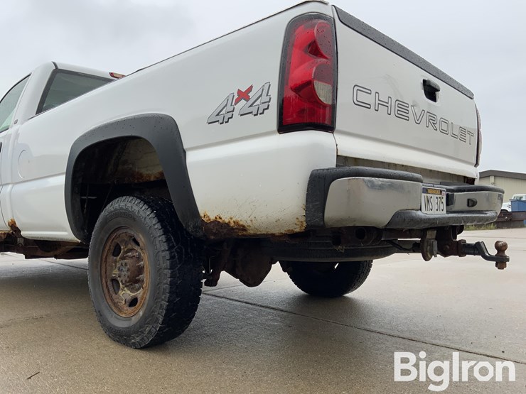 2004-chevrolet-silverado-2500-image-17
