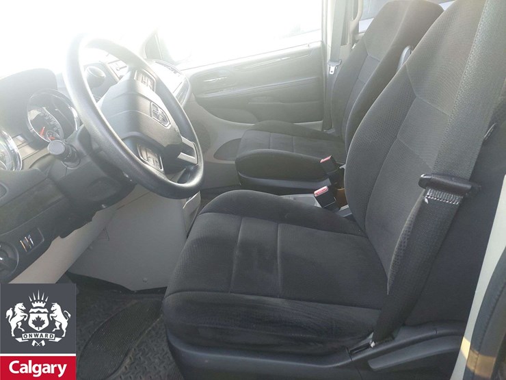 2013-dodge-grand-caravan-image-11