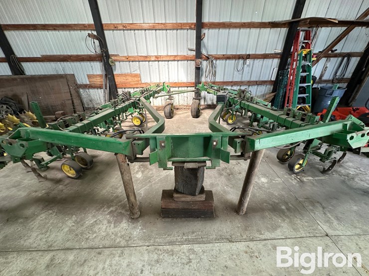 john-deere-725-image-2