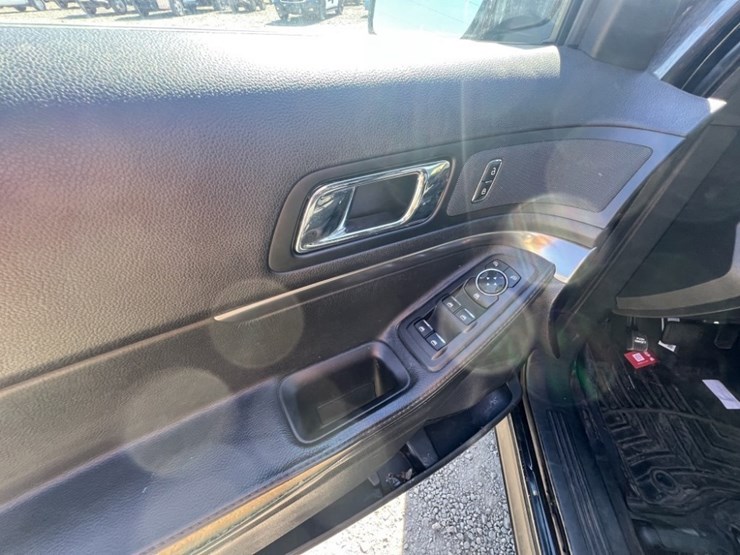 2019-ford-explorer-image-25