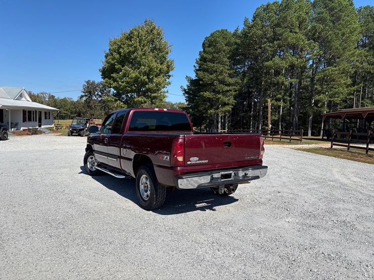 2003-chevrolet-silverado-image-3