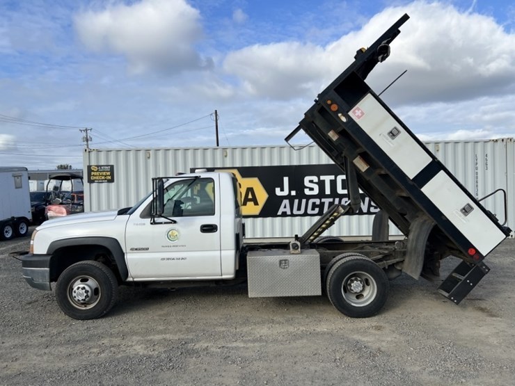 2006-chevrolet-silverado-3500-image-32