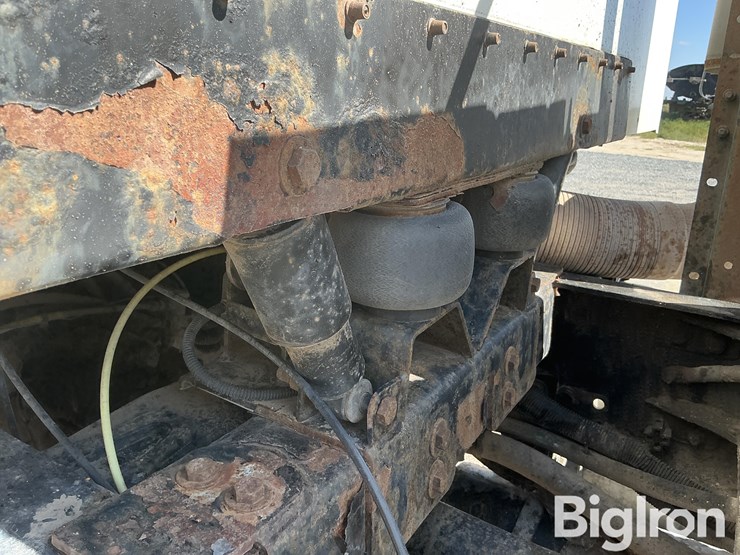 2011-freightliner-coronado-132-image-17