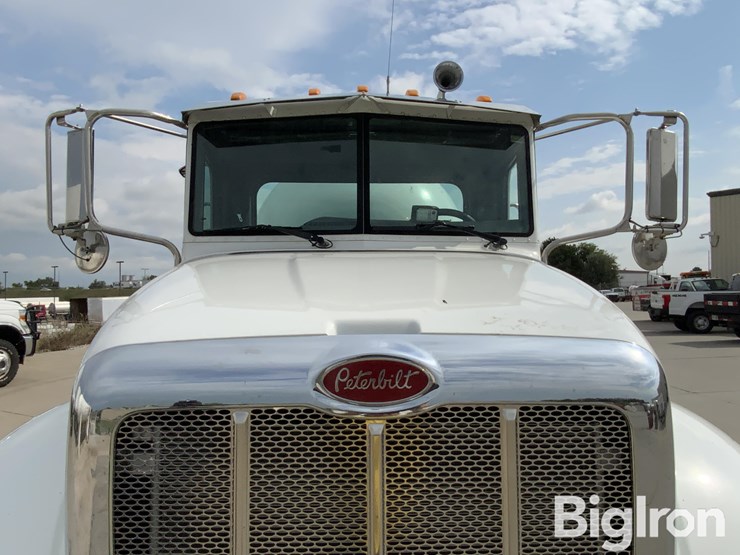 2010-peterbilt-335-image-11