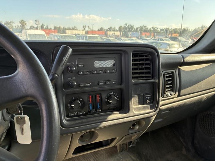 2005-chevrolet-3500-image-14