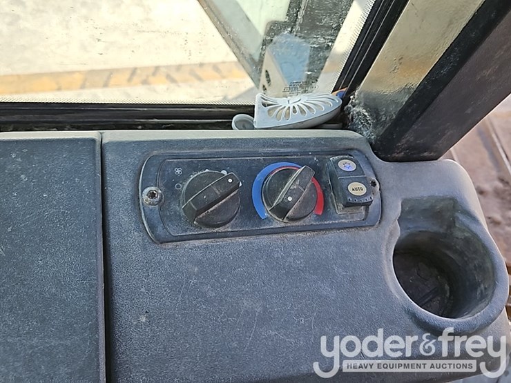 2014-caterpillar-d6k2-lgp-image-29