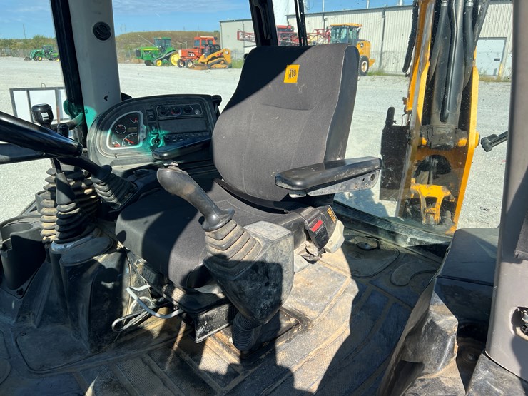 2019-jcb-3cx-image-7