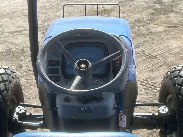 new-holland-tn65-57hp-utility-tractor-image-13