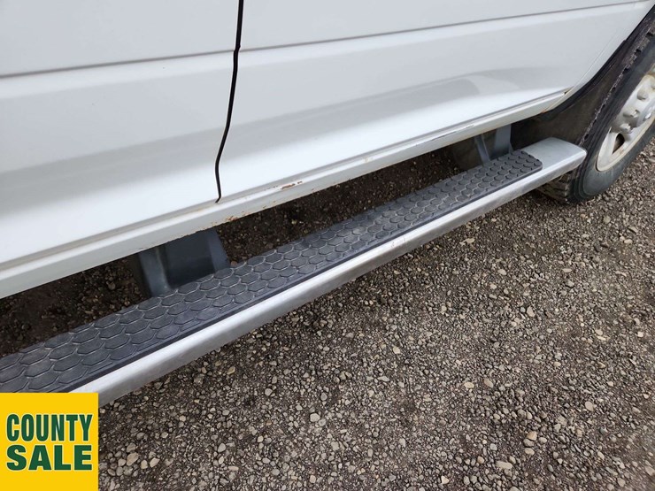 2016-ram-tradesman-image-42