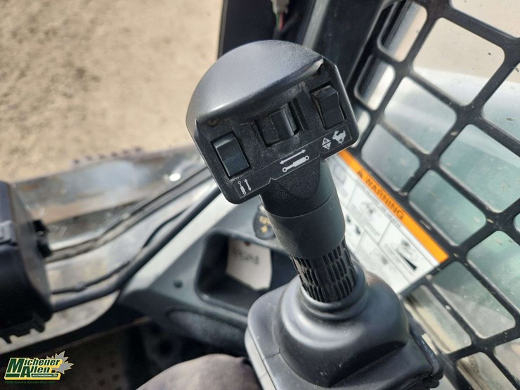 2010-bobcat-s650-image-13