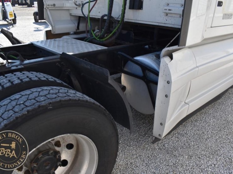 2020-western-star-5700xe-image-45