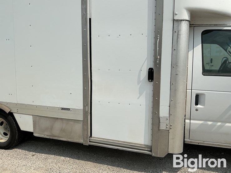 2021-ford-e450-image-17