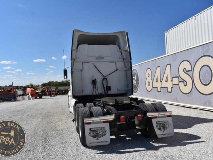 2020-western-star-5700xe-image-24