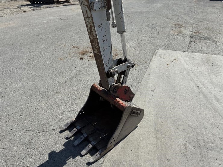 2017-takeuchi-tb240-image-6