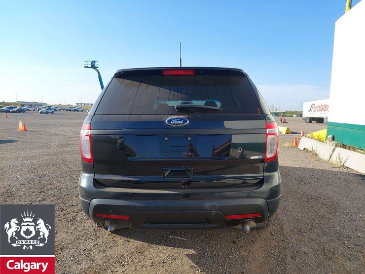 2015-ford-explorer-image-16