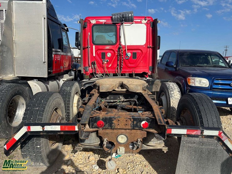 non-operable-2016-freightliner-cascadia-t/a-day-cab-tractor-image-7