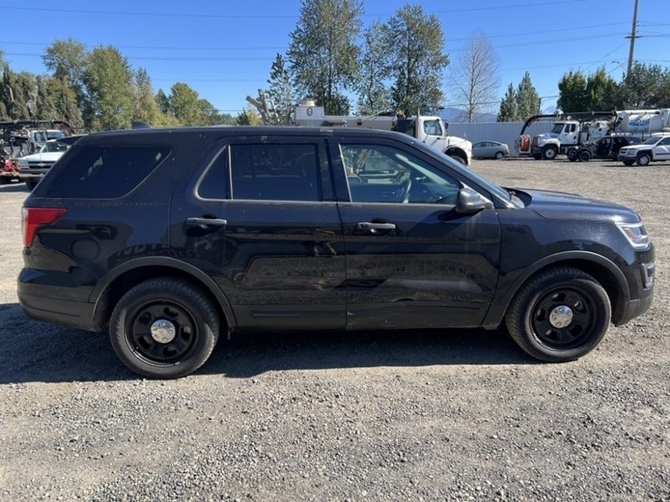 2019-ford-explorer-image-3