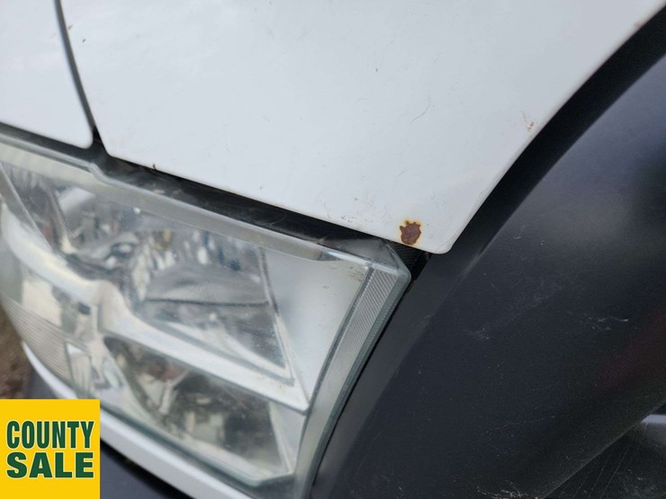 2016-ram-tradesman-image-32