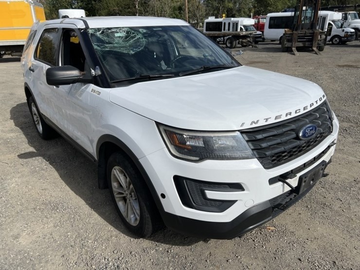 2017-ford-explorer-image-2