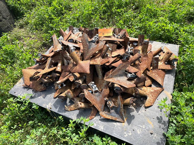 #4446-•-pallet-of-used-chisel-teeth-image-3