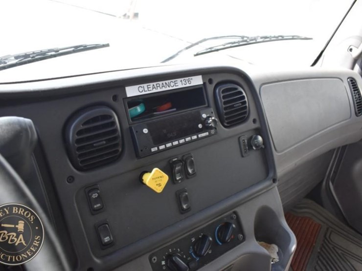 2022-freightliner-business-class-m2-100-image-53