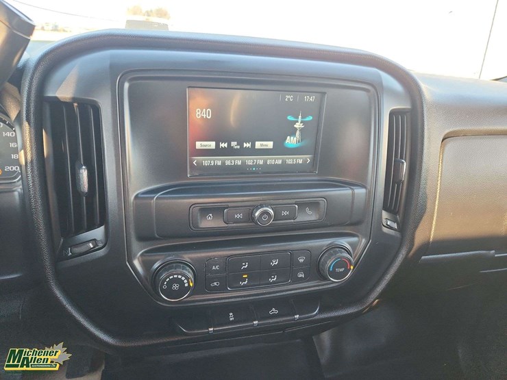 2016-chevrolet-silverado-2500hd-image-13