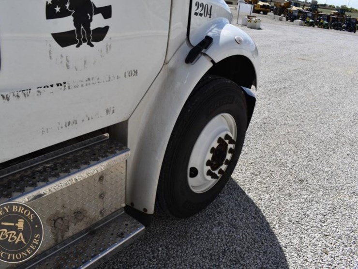 2022-freightliner-business-class-m2-100-image-30