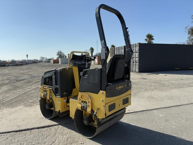 2017-bomag-bw900-50-image-4