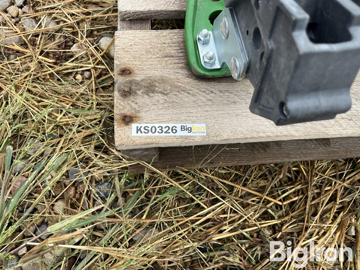 john-deere-32-image-13
