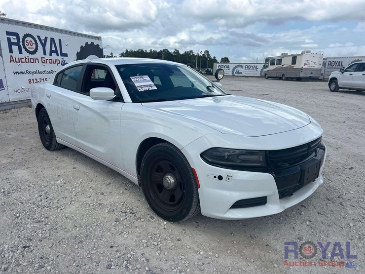2016-dodge-charger-sedan-image-2