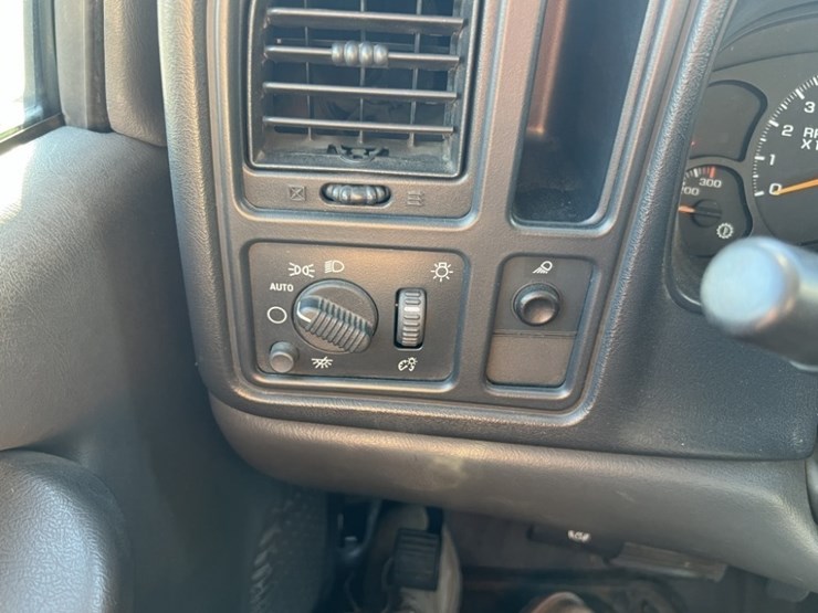 2006-chevrolet-silverado-3500-image-28