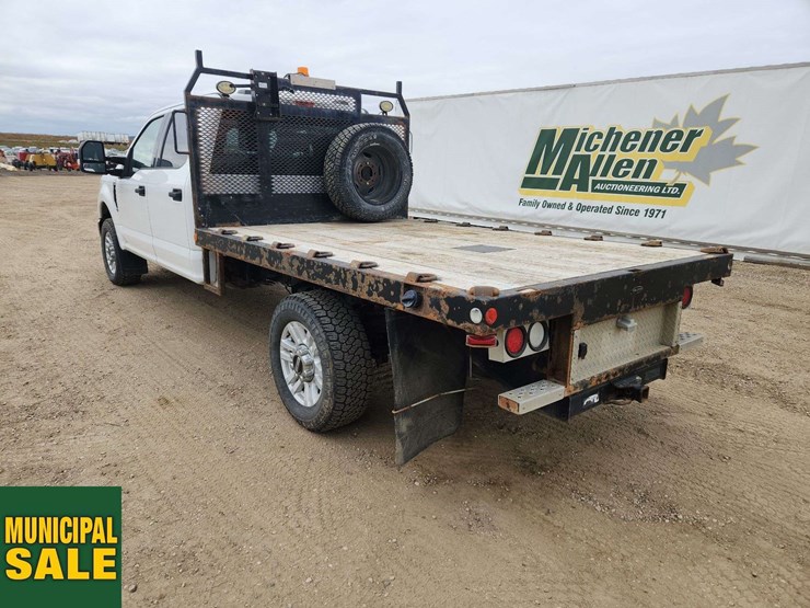 2020-ford-f350-image-2