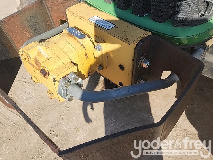 2009-john-deere-5093e-image-12