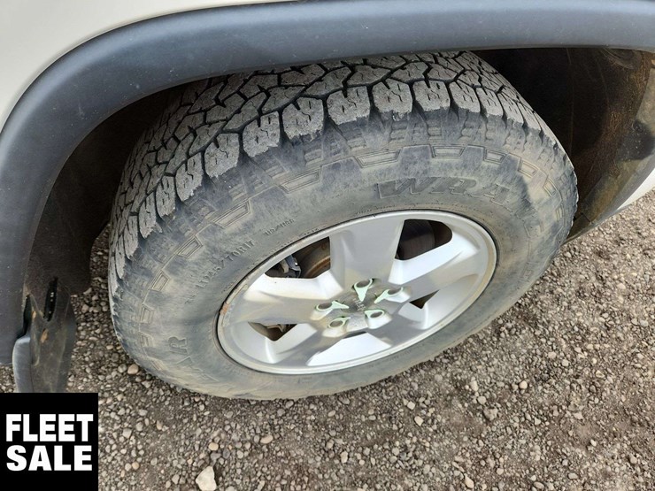 2012-jeep-grand-cherokee-image-32