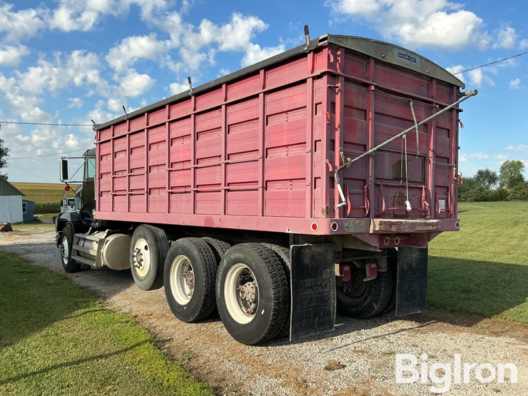 1989-freightliner-fld120-image-7