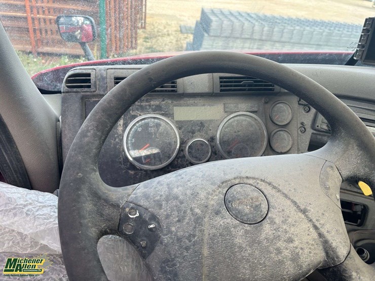 non-operable-2016-freightliner-cascadia-t/a-day-cab-tractor-image-14