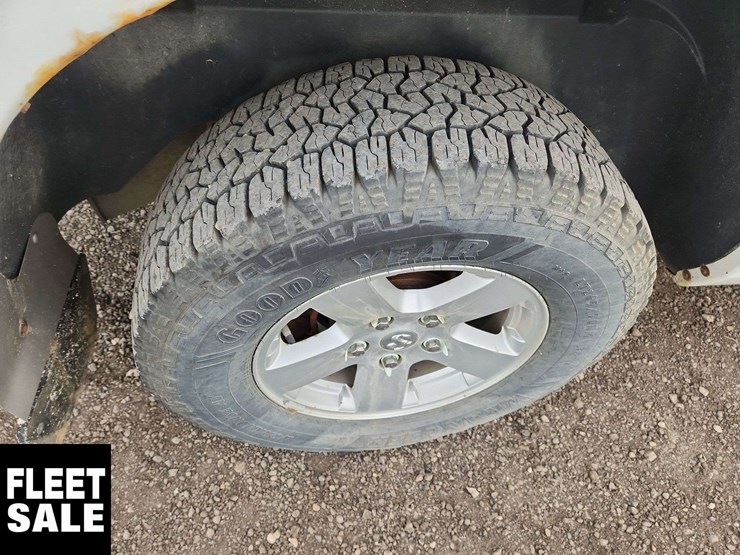 2012-ram-1500-slt-image-30