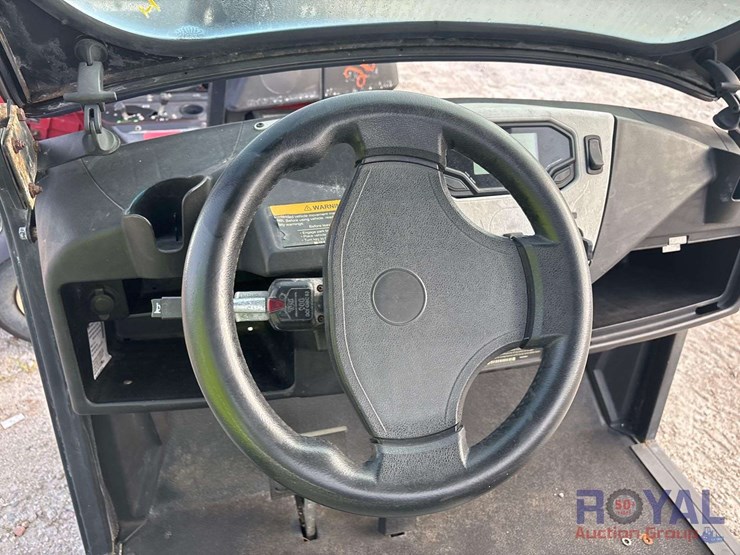 club-car-carryall-710-electric-utility-cart-image-8